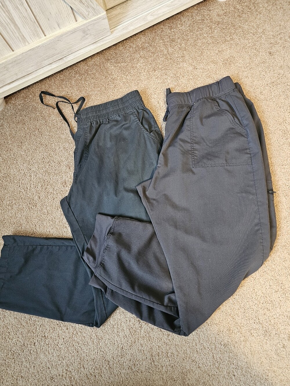 2 PR OF SLATE GRAY SCRUB PANTS SZ LG